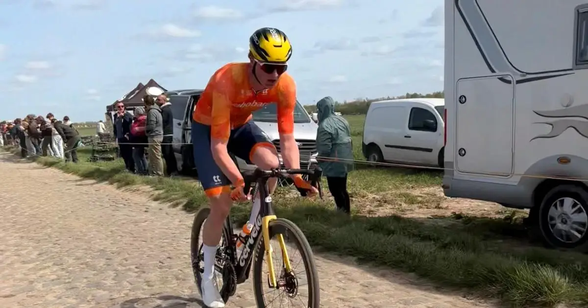 Wiersma Claims Victory After Overcoming Early Mechanical Issues in Cycling Race