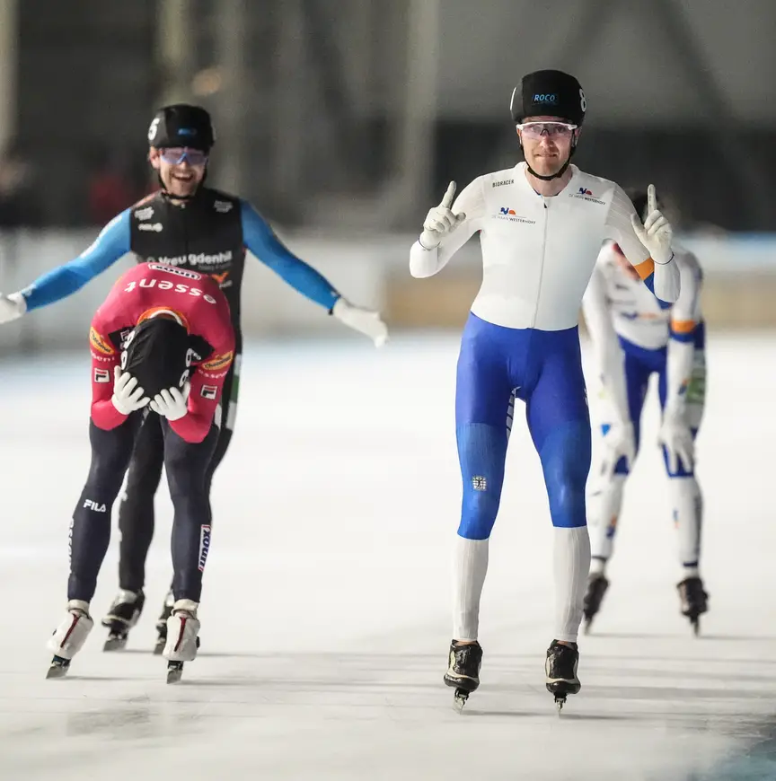 Mats Stoltenborg wint de Boerenkool en Worst marathon in Hoorn