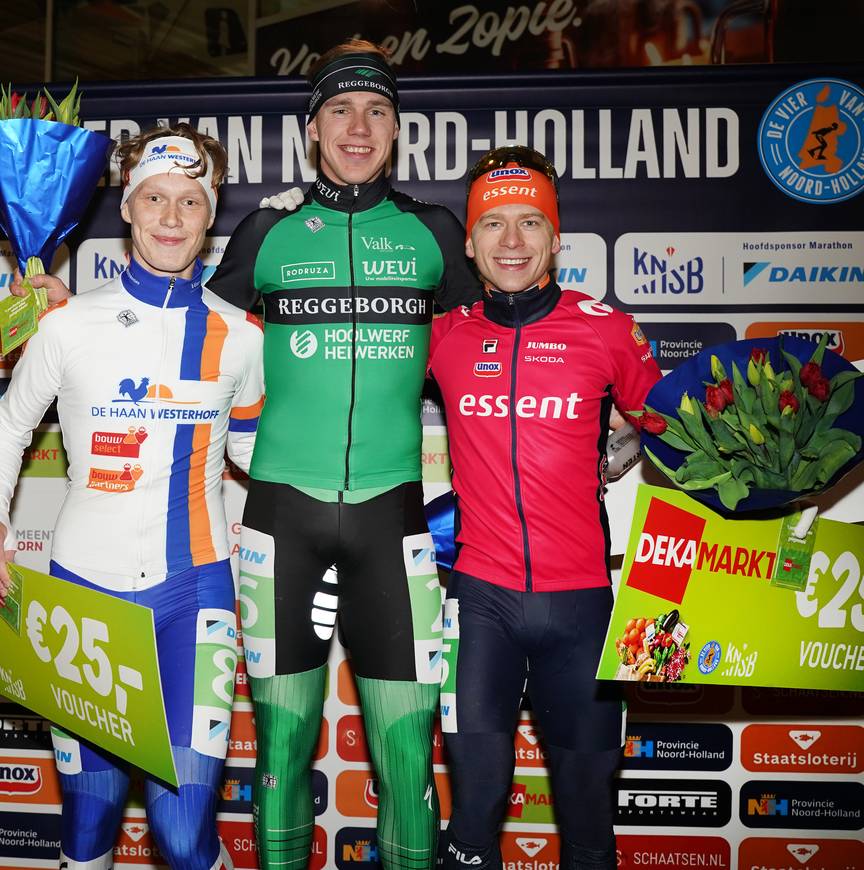 Het podium bij de mannen tijdens De Vier van Noord-Holland 2024 in Alkmaar