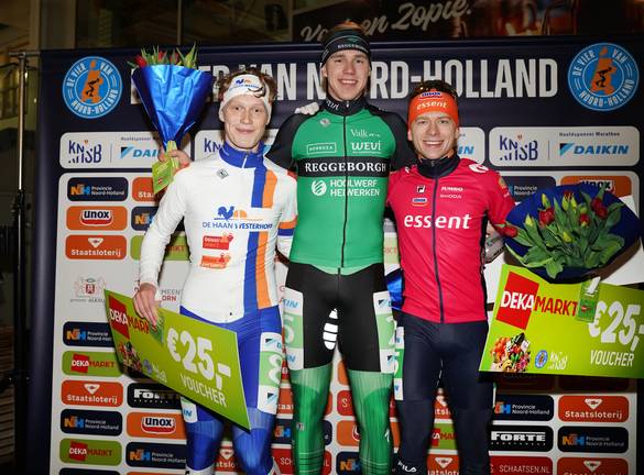 Het podium bij de mannen tijdens De Vier van Noord-Holland 2024 in Alkmaar