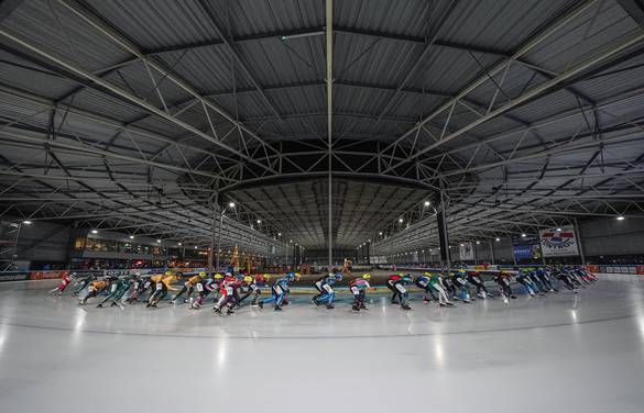 Het Vrouwenpeloton in Hoorn tijdens De Vier van Noord-Holland