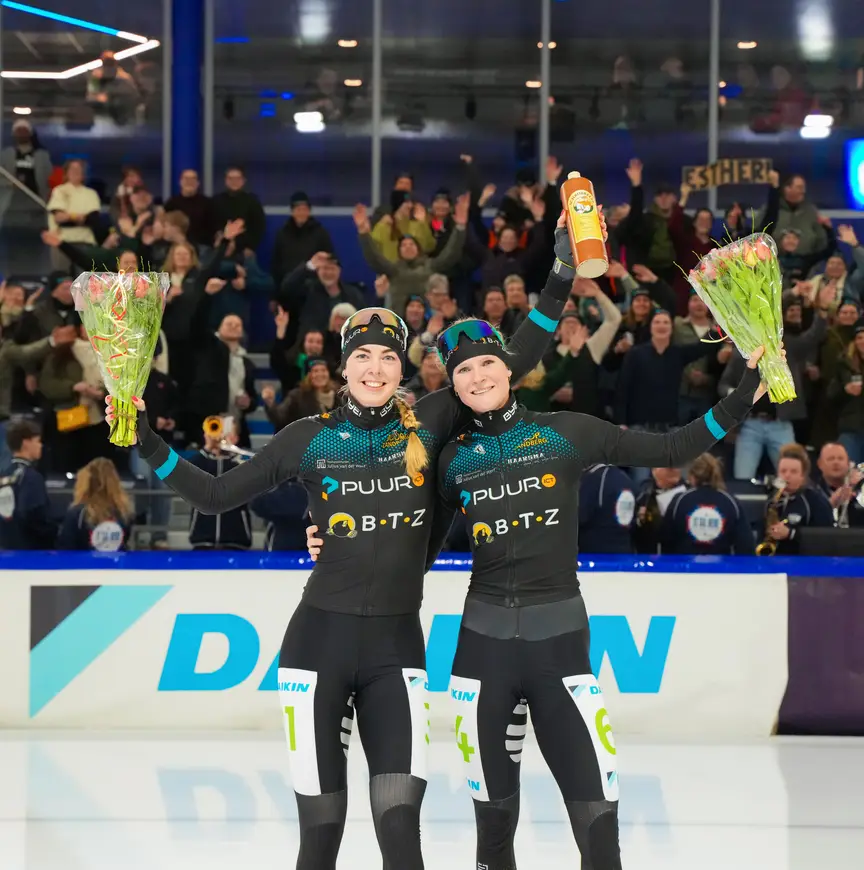 Gioya Lancee en Esther Kiel vieren een feestje met hun fans