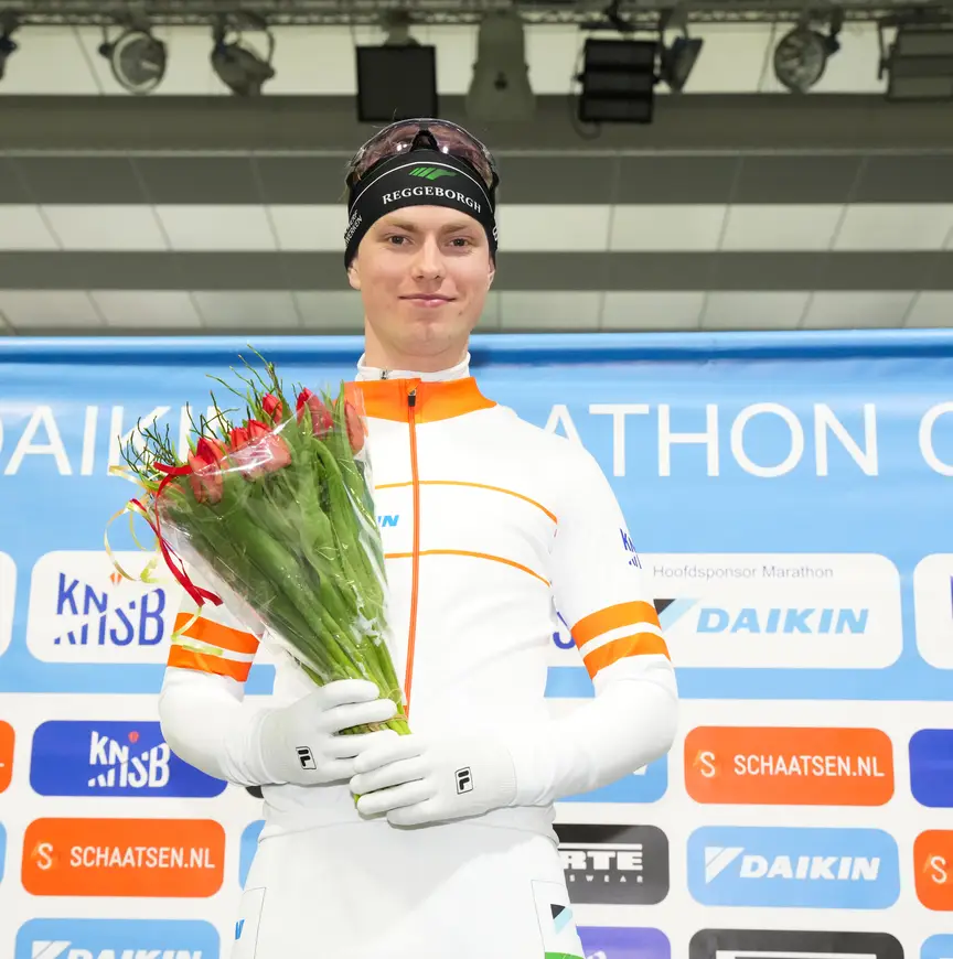 Jorian ten Cate straalt op het podium