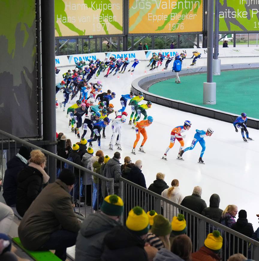 Het beloftenpeloton op de Vechtsebanen