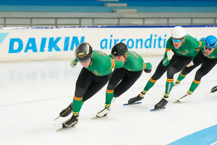 Jan Hamers aan kop van een treintje Hamco / Motorama rijders