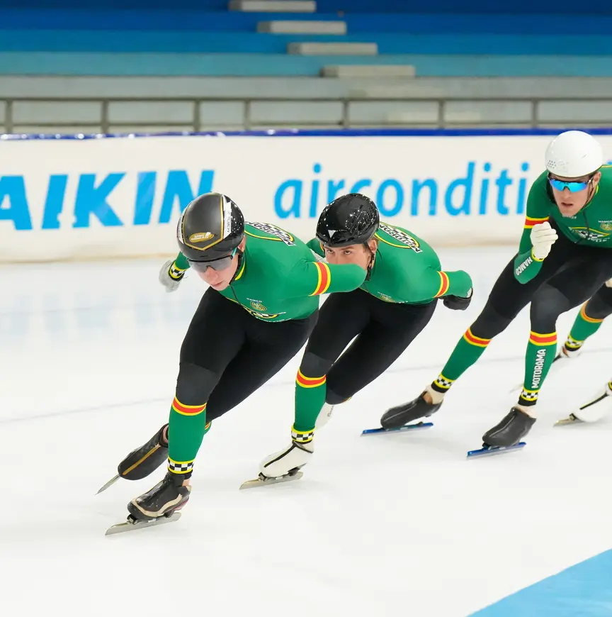 Jan Hamers aan kop van een treintje Hamco / Motorama rijders