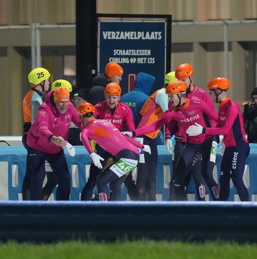 Blijdschap bij Team Essent na de zege van Remco Stam.