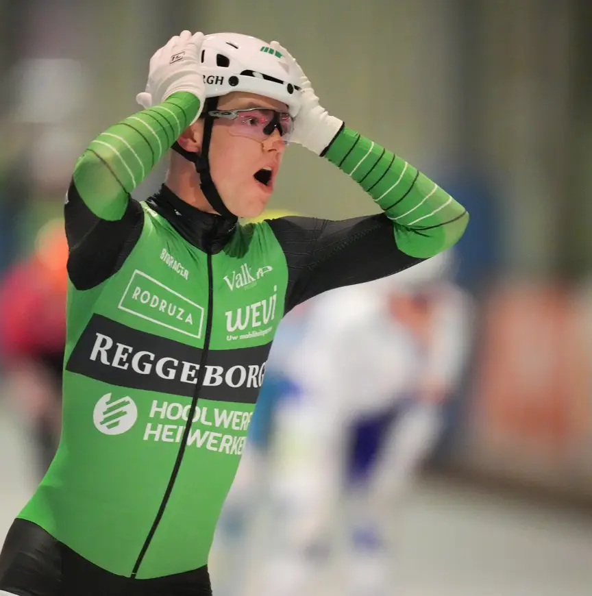 Jorian ten Cate grijpt met de handen naar het hoofd