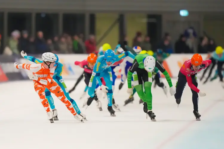 Massasprint in Alkmaar, Jorian ten Cate wint