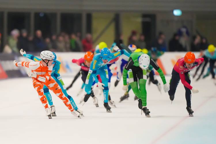 Massasprint in Alkmaar, Jorian ten Cate wint