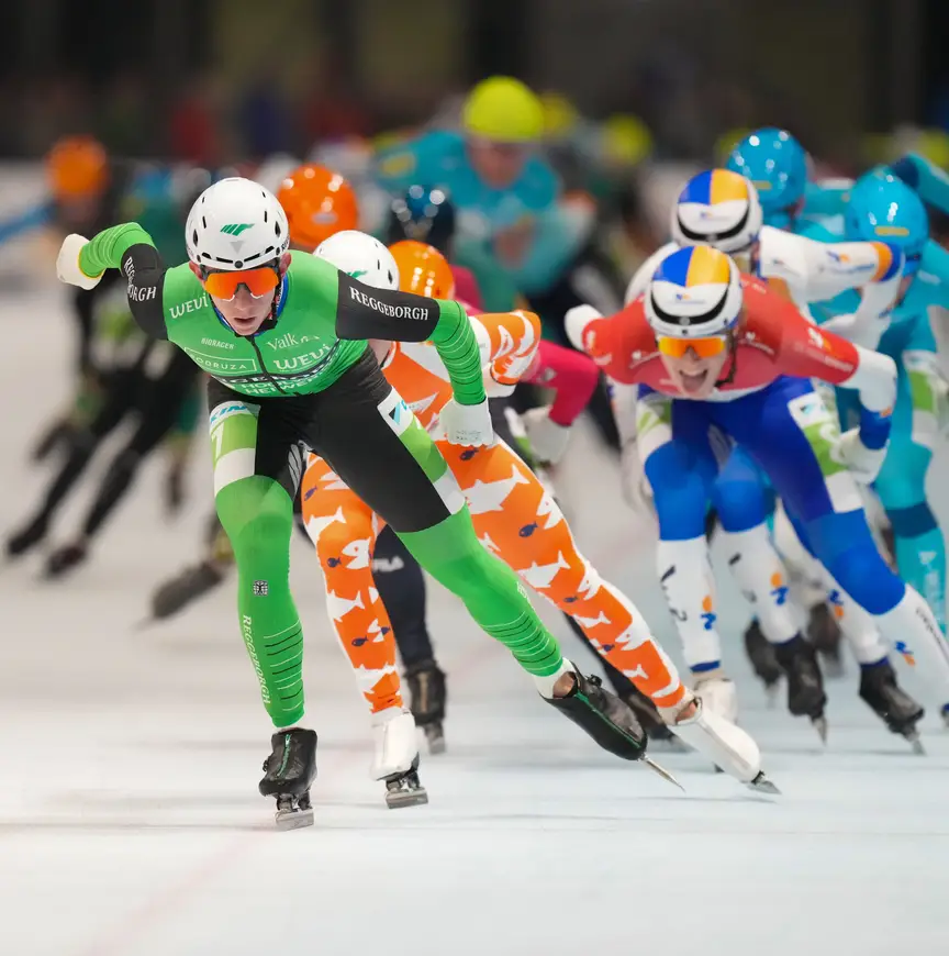 Evert Hoolwerf doet de leadout voor Jorian ten Cate