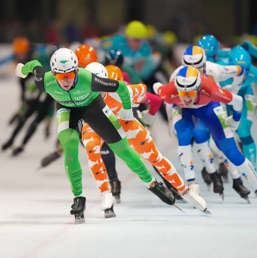 Evert Hoolwerf doet de leadout voor Jorian ten Cate