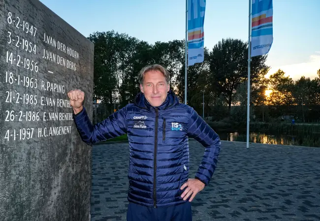 Peter de Vries voor de Elfstedenhal