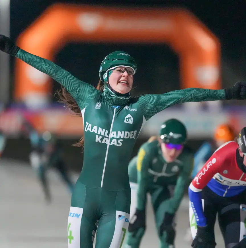 Op het natuurijs van Winterswijk pakt Sofia Schilder haar eerste overwinning