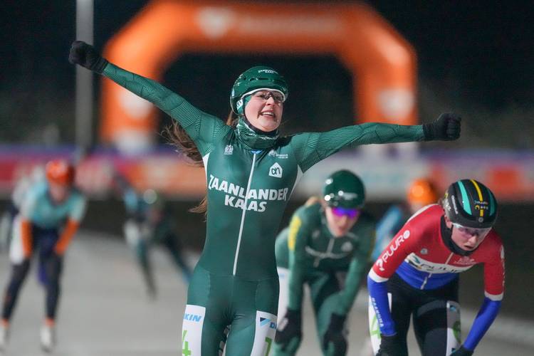 Op het natuurijs van Winterswijk pakt Sofia Schilder haar eerste overwinning