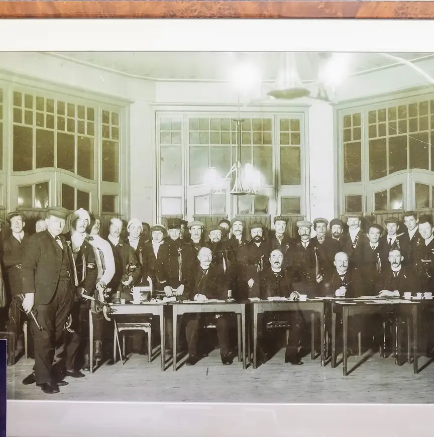 De hoofdrolspelers en het bestuur van de organisatie