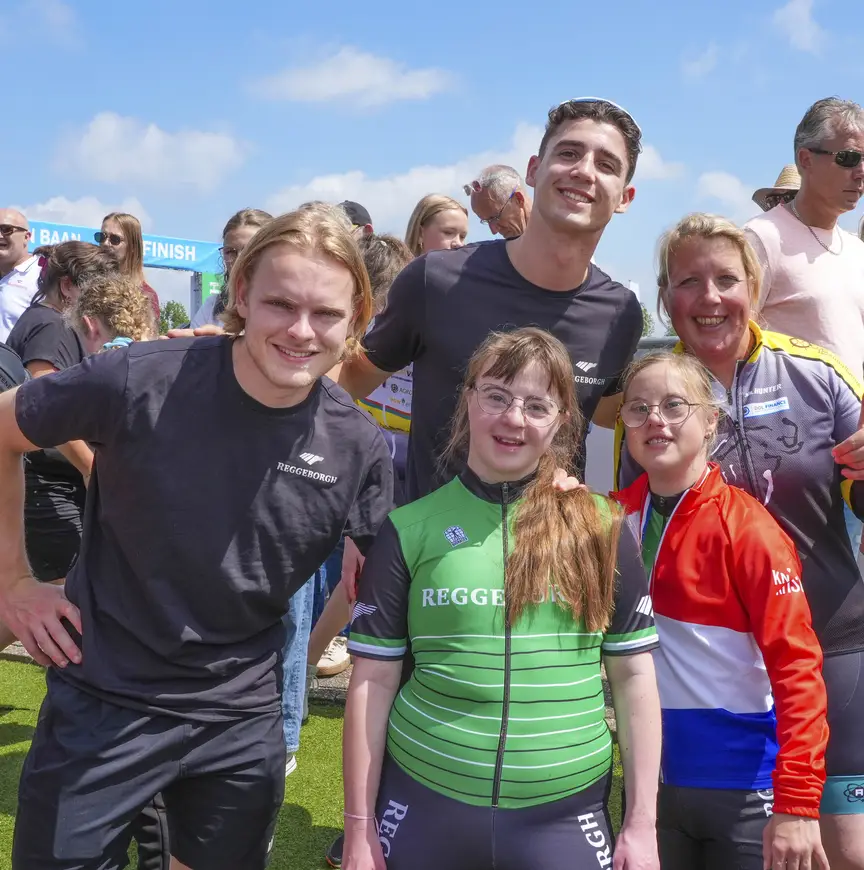 Poseren voor de fotograaf na een geslaagd NK