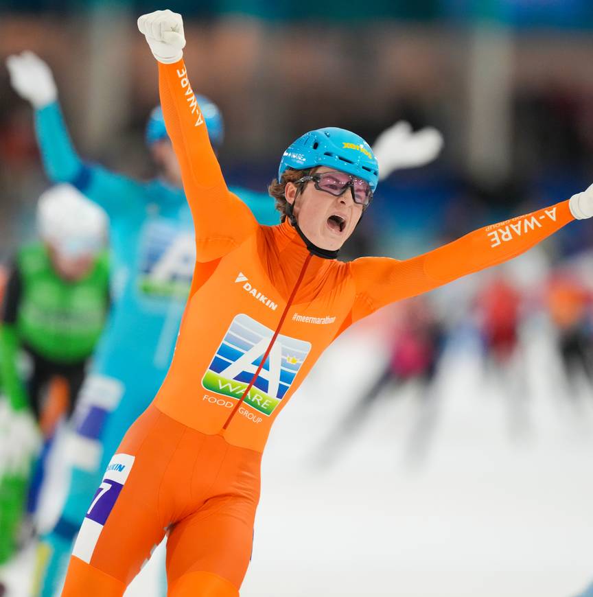 Chris de Velde juicht in Heerenveen