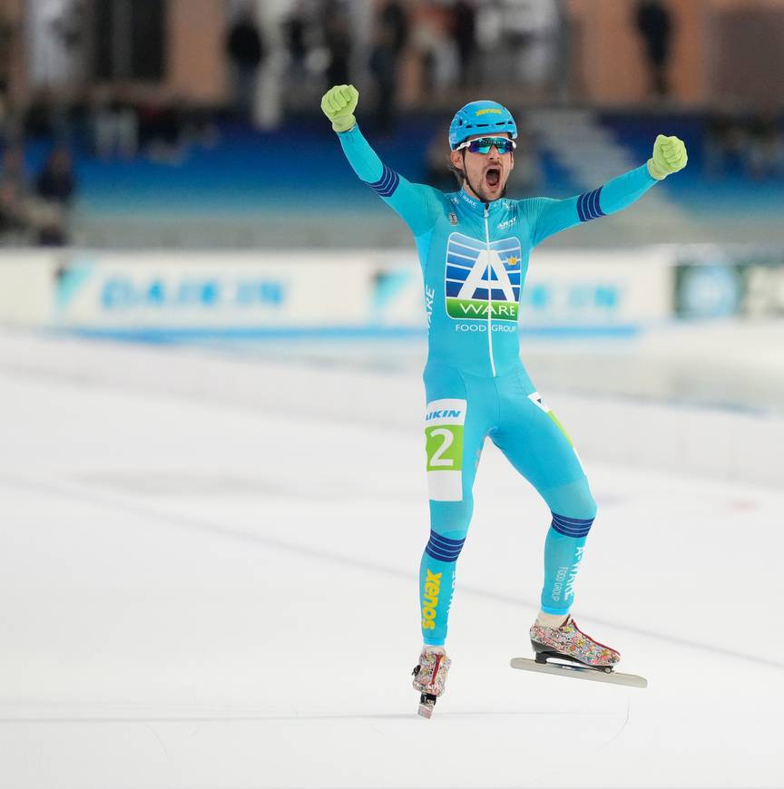 Sjoerd den Hertog wint in Heerenveen