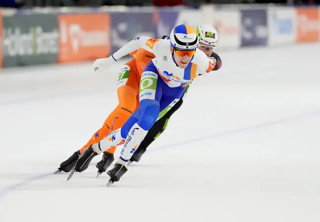 Niels Overvoorde sleurt op kop voor Luc ter Haar