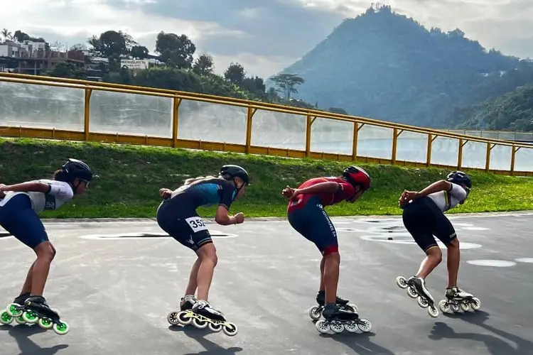 Janne Berkhout in het treintje op de Colombiaanse piste.