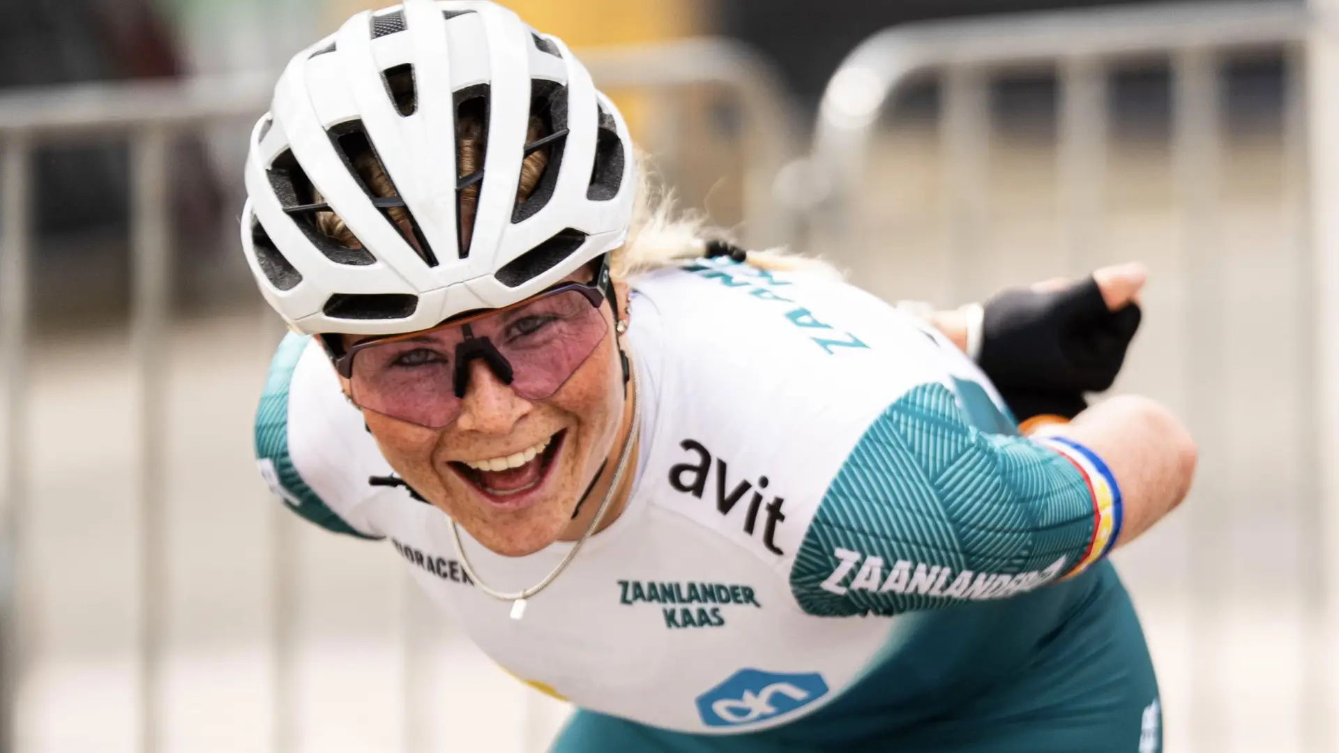 Marijke Groenewoud in haar nopjes op wielen