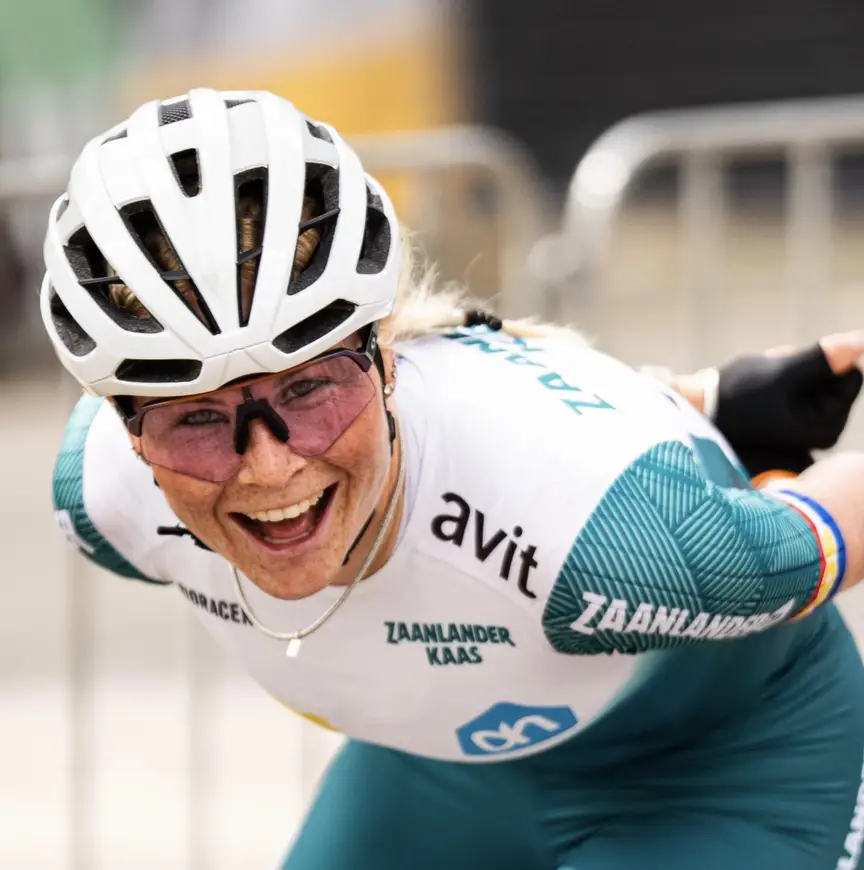 Marijke Groenewoud in haar nopjes op wielen