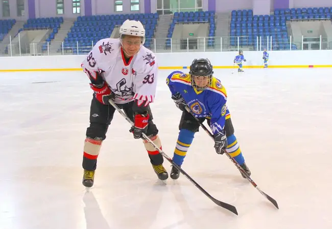 Waar Koshkin zijn sprint eigenlijk begon: op het ijs met een stick.