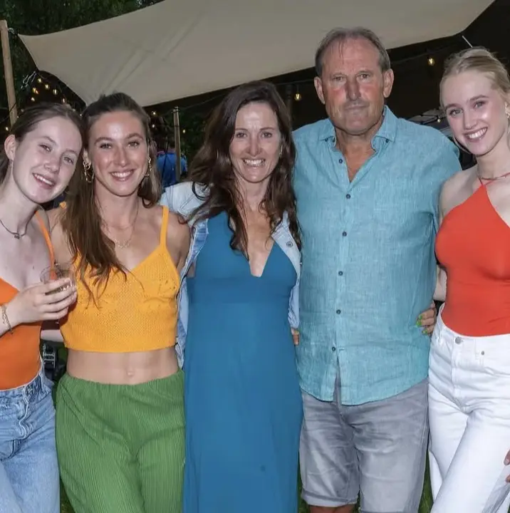 Suzanne Schulting met ouders en zussen