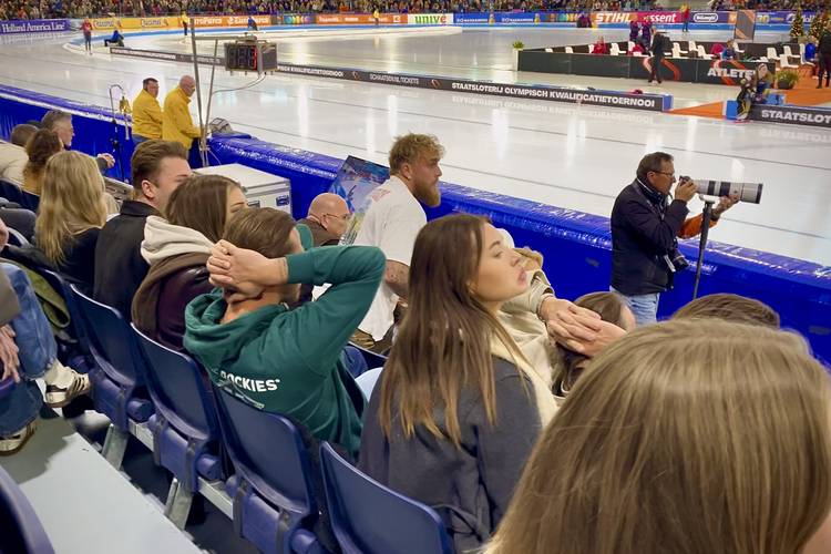 Jake Paul ziet Jutta Leerdam vallen tijdens OKT 2025