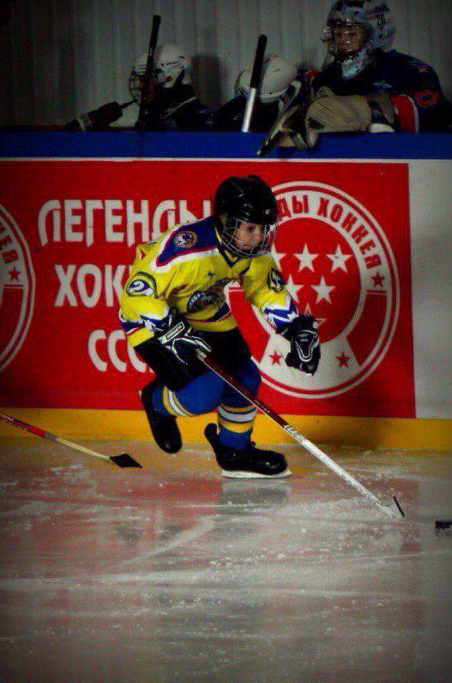 Waar Koshkin zijn sprint eigenlijk begon: op het ijs met een stick.