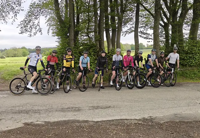 Familie en vrienden op de fiets van Dieuwke en Jeroen Janissen