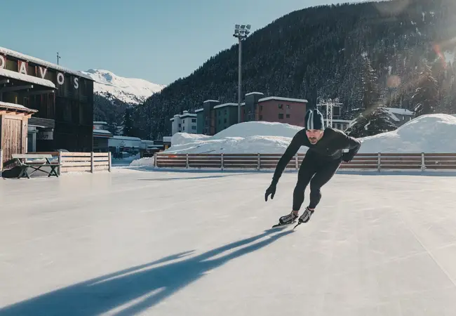 Mark Tuitert op ijsbaan in Davos