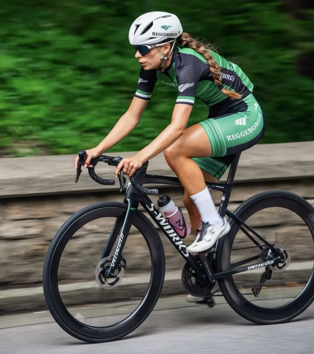 Femke Kok op de fiets