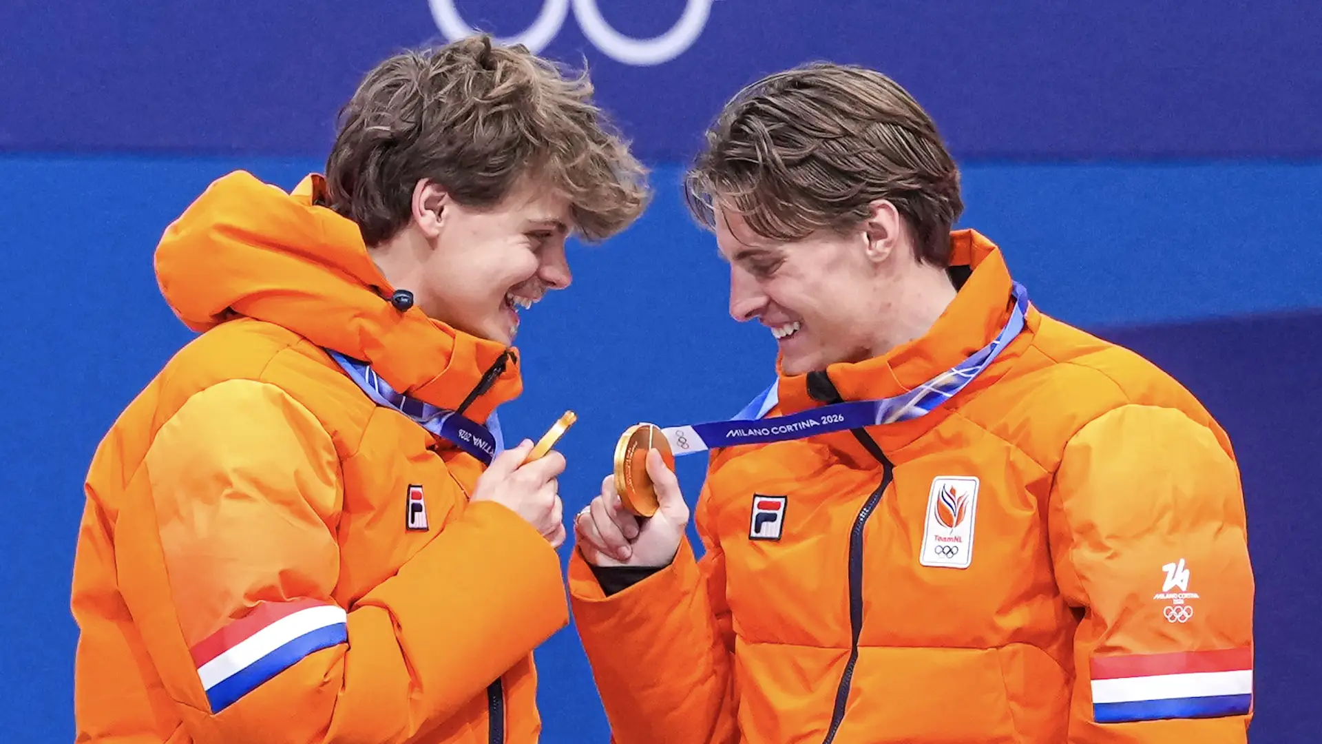 Melle en Jens met hun gouden medaille samen op het podium