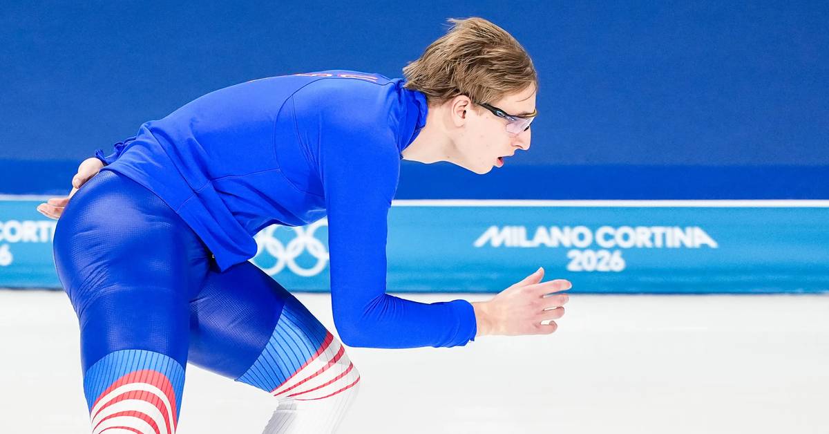 Jordan Stolz celebrating gold