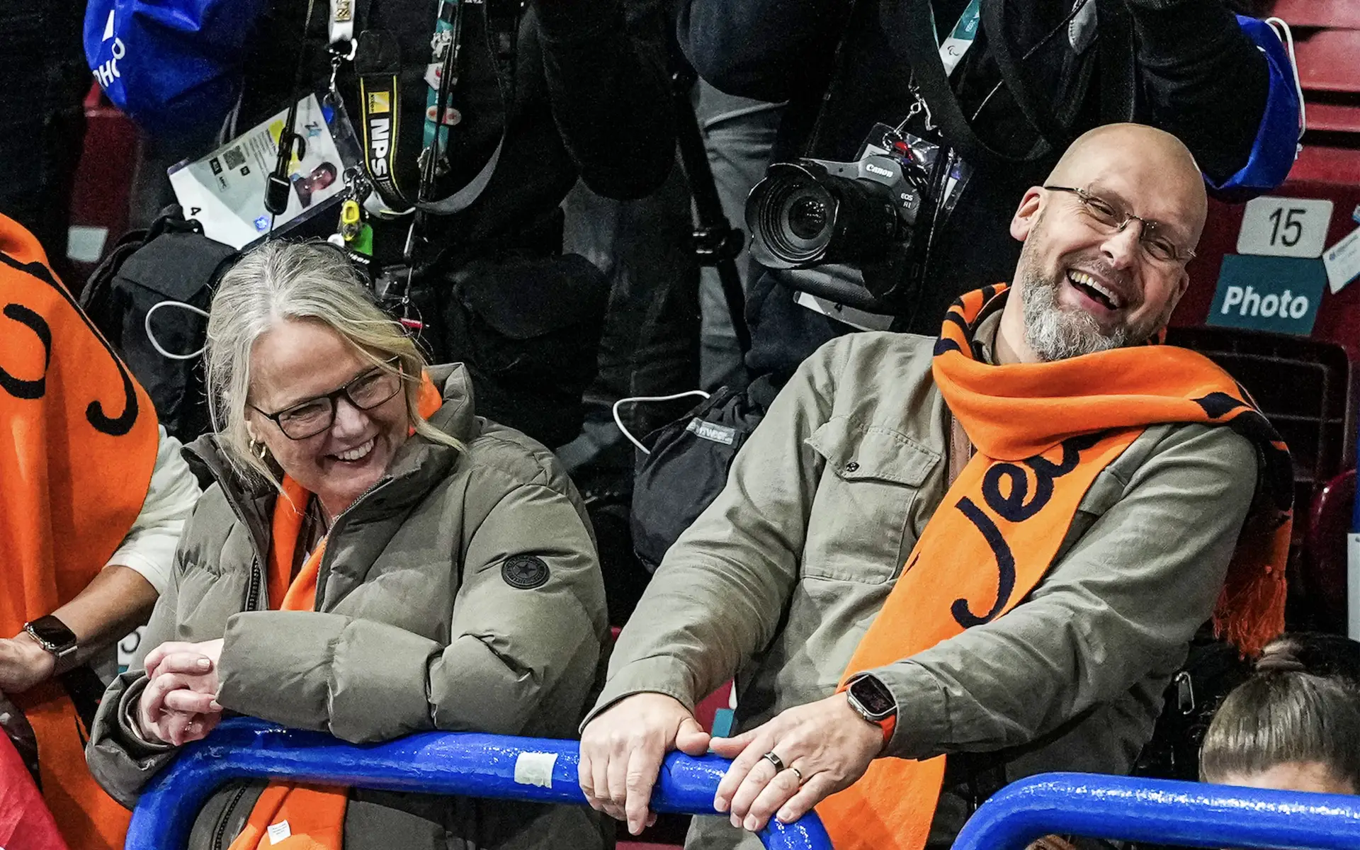 Nanette en Jan van 't Wout op de tribune in Milaan