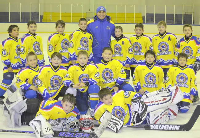 Waar Koshkin zijn sprint eigenlijk begon: op het ijs met een stick.