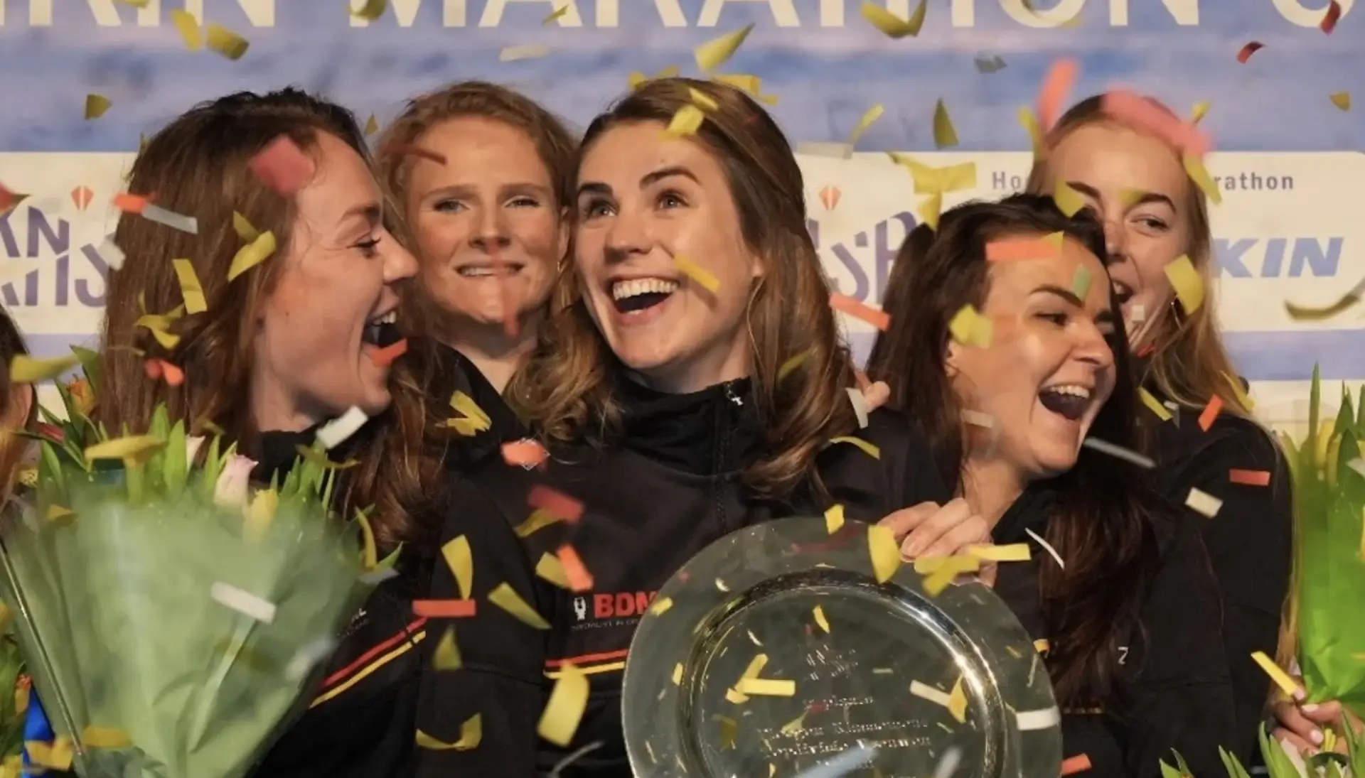 Ineke Dedden tijdens haar afscheid van het marathonschaatsen