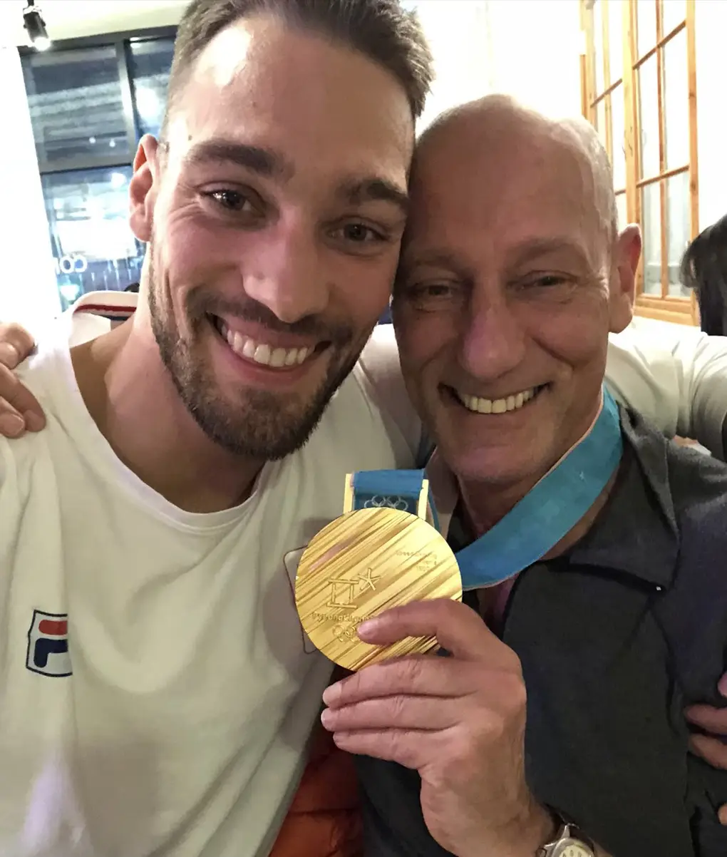 Kjeld Nuis en vader Roland Nuis met olympisch gouden plak