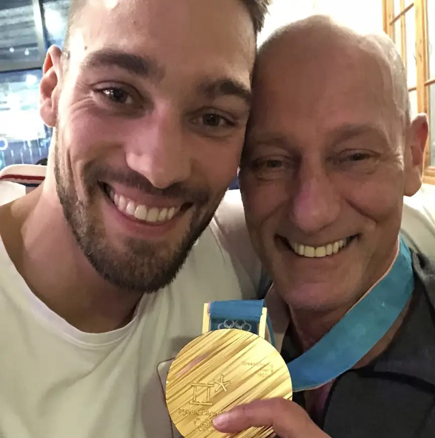 Kjeld Nuis en vader Roland Nuis met olympisch gouden plak