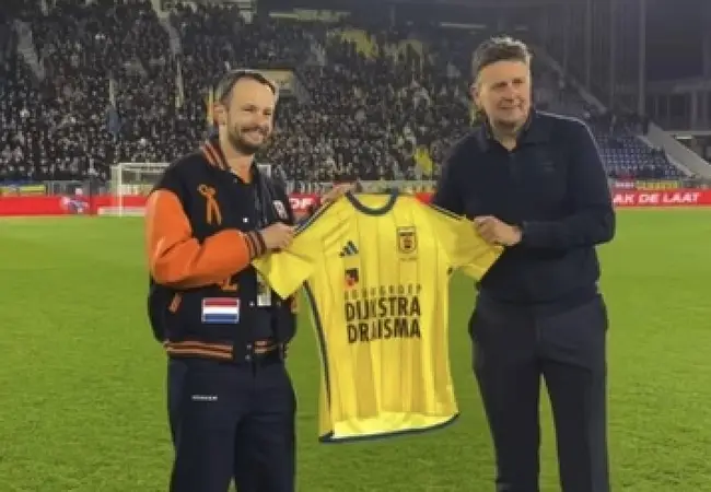 Itzhak de Laat tijdens huldiging bij Cambuur