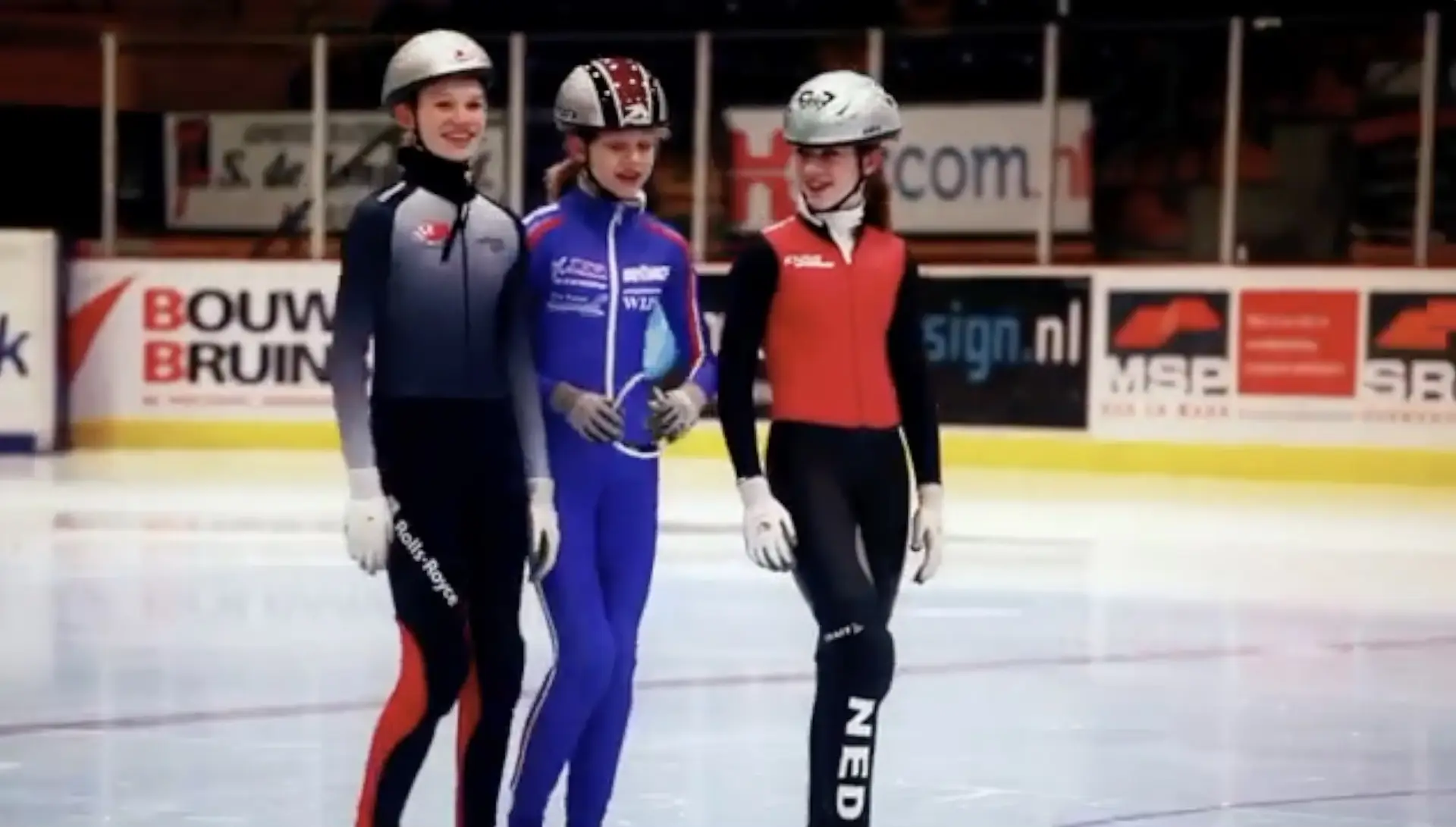 Jonge Suzanne Schulting op shorttrackijs