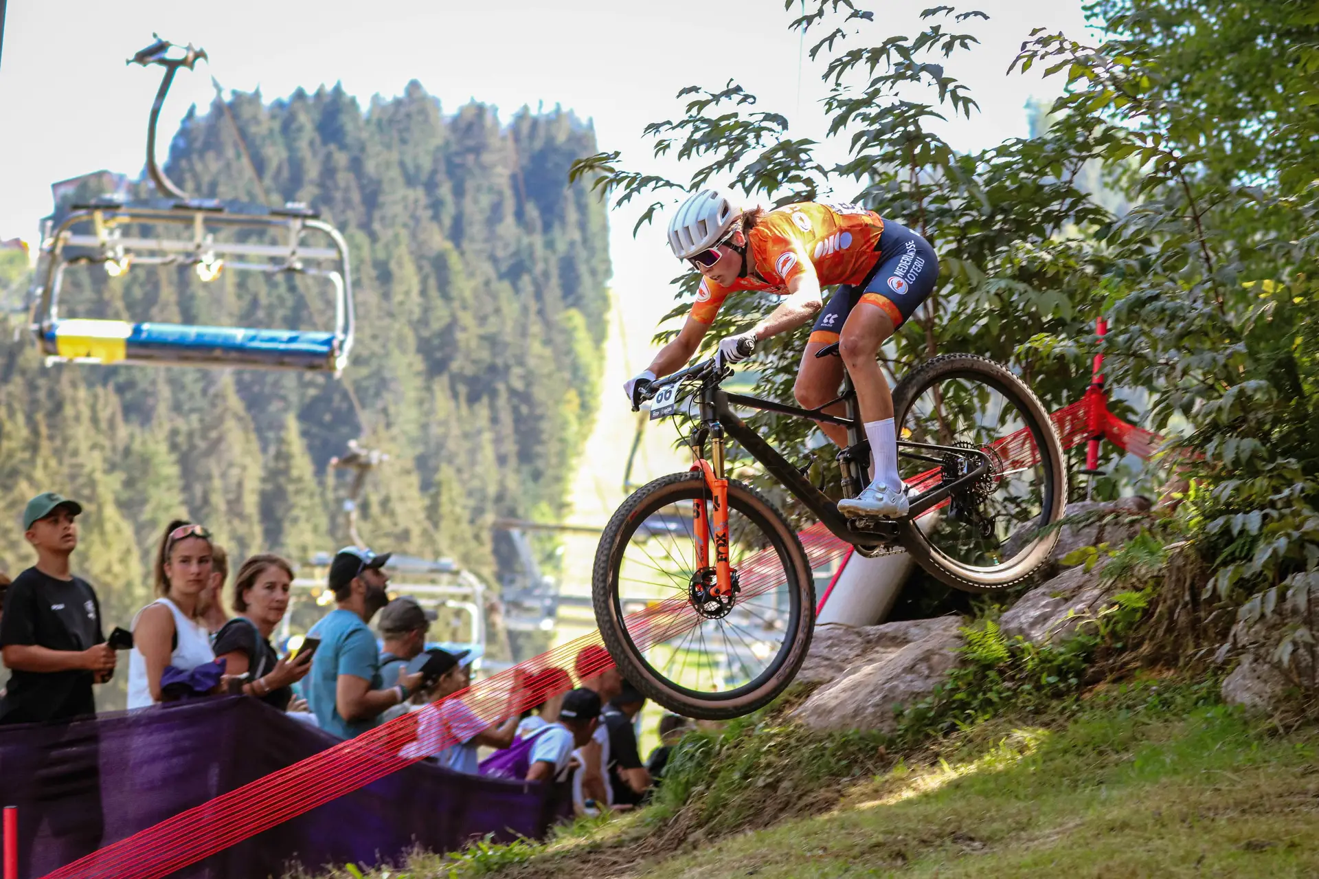Femke Mossinkoff op de MTB