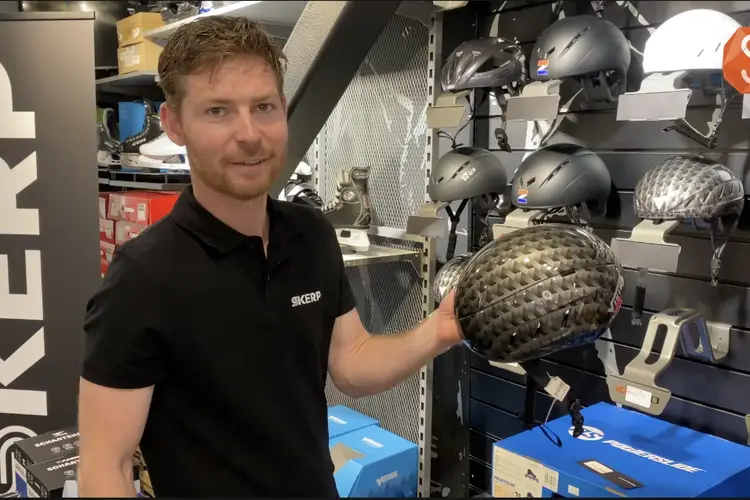 Ian van Zutphen over de schaatshelm