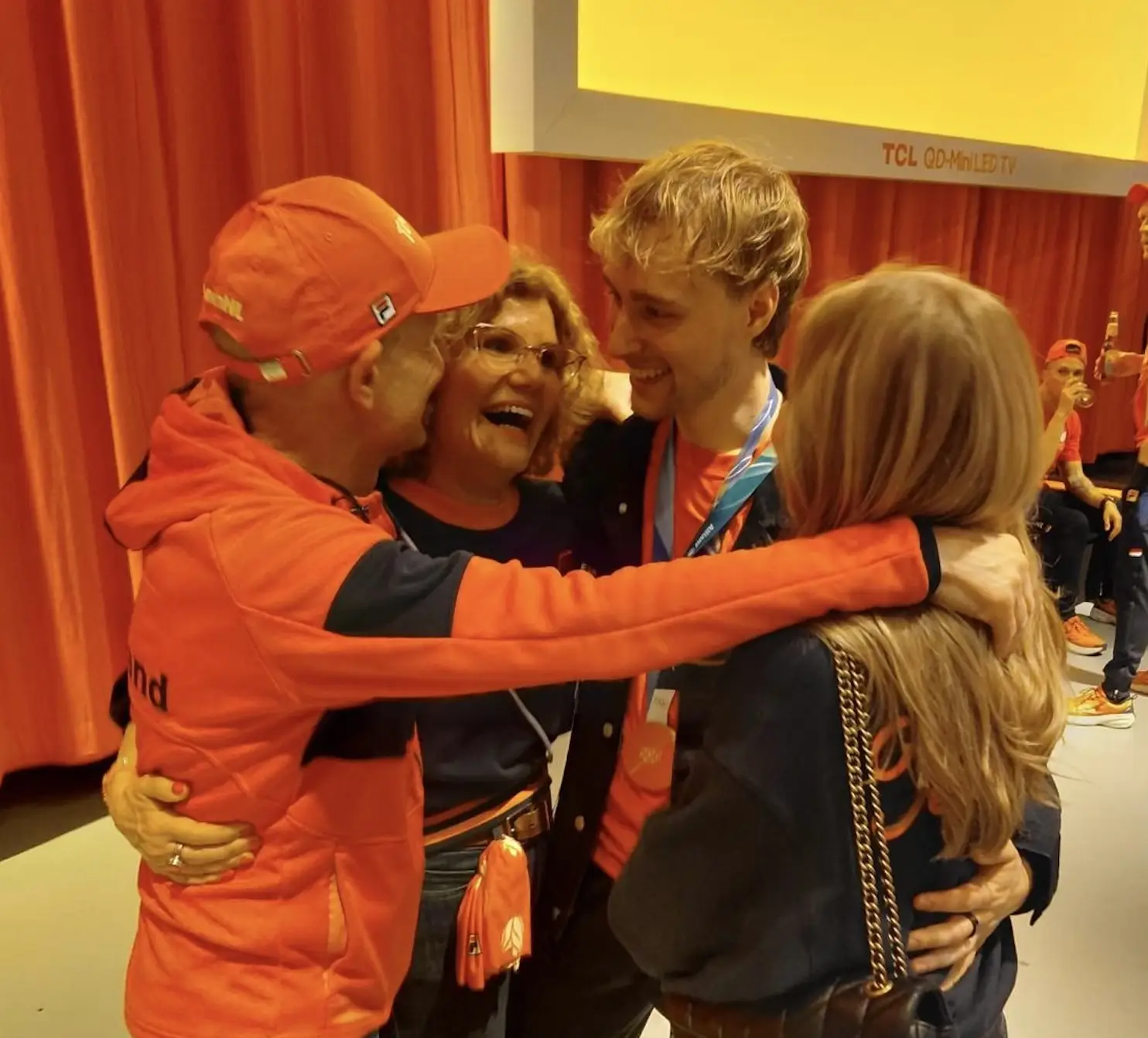 Friso Emons met ouders en zus in TeamNL Huis