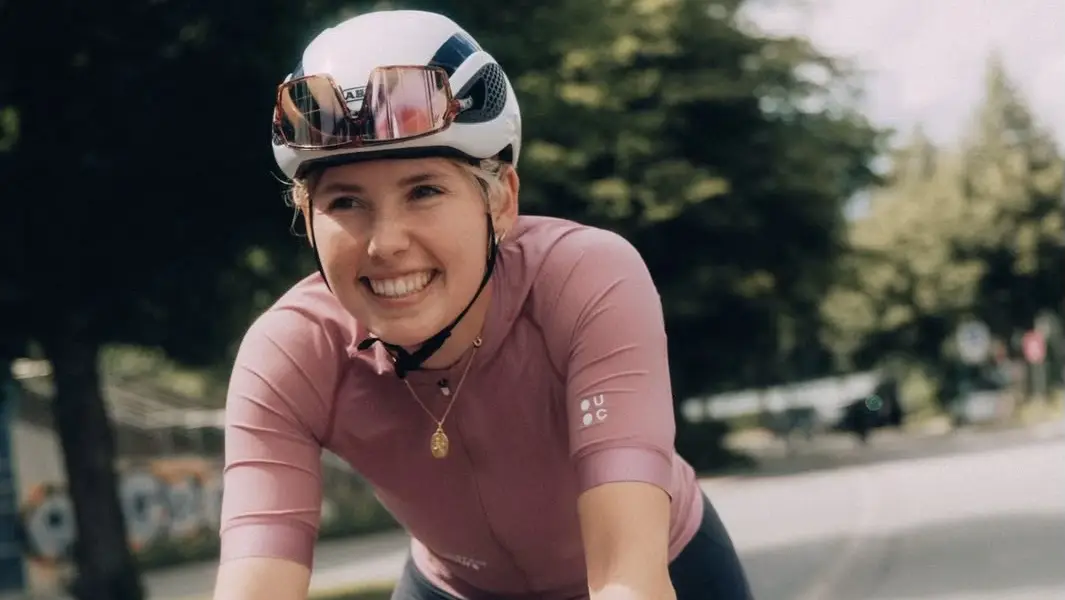 Sara van Vliet op de fiets naar de Noordkaap
