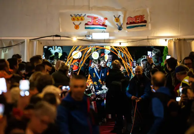 Jens en Melle van 't Wout worden gehuldigd in Sint Olympia-ga