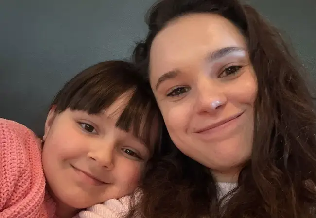 Sofia Thorup met haar zusje