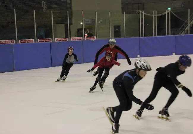 Shorttracktraining bij SVN in het Triavium Nijmegen.